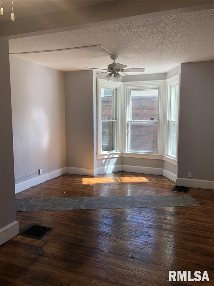 224 W HIGH Street