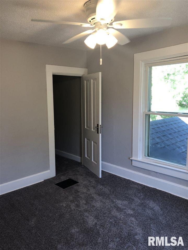 224 W HIGH Street