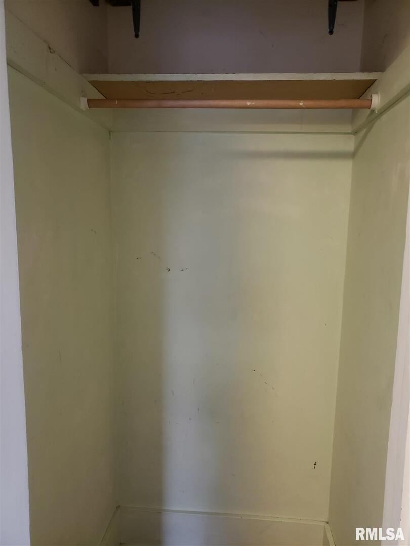 910 E LOCUST Street Unit: 4
