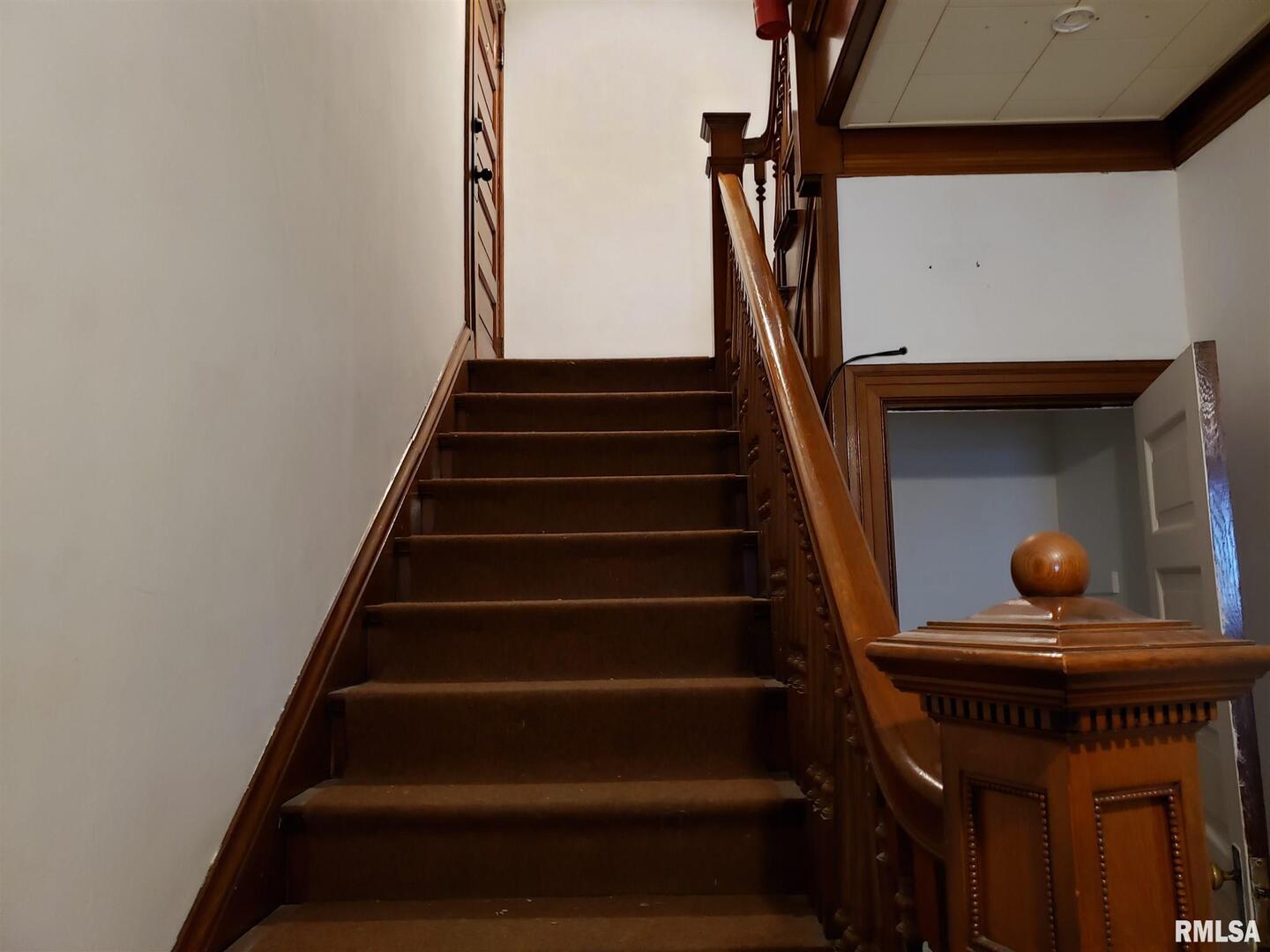 910 E LOCUST Street Unit: 4