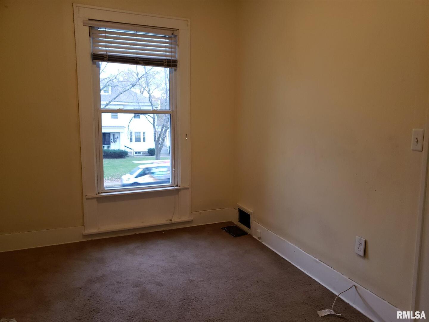 910 E LOCUST Street Unit: 4