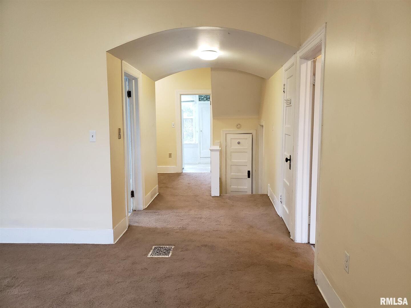 910 E LOCUST Street Unit: 4
