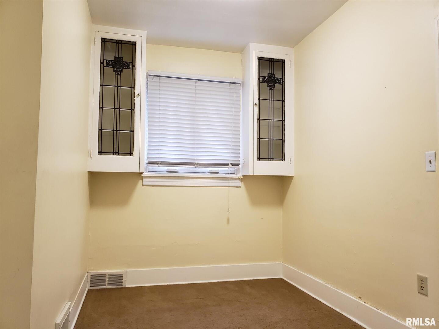 910 E LOCUST Street Unit: 4