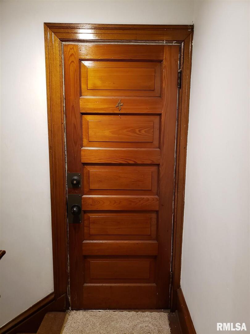 910 E LOCUST Street Unit: 4
