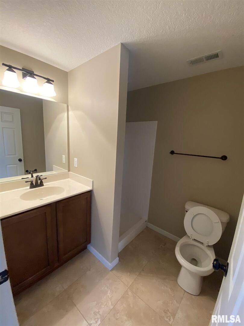 2504 EMERALD Drive