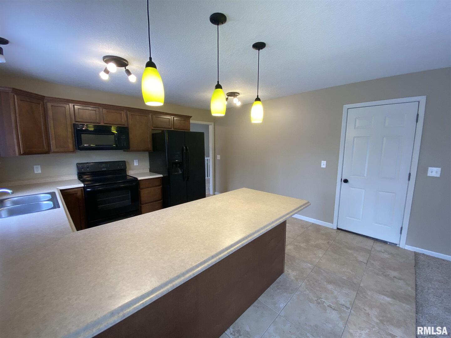 2504 EMERALD Drive