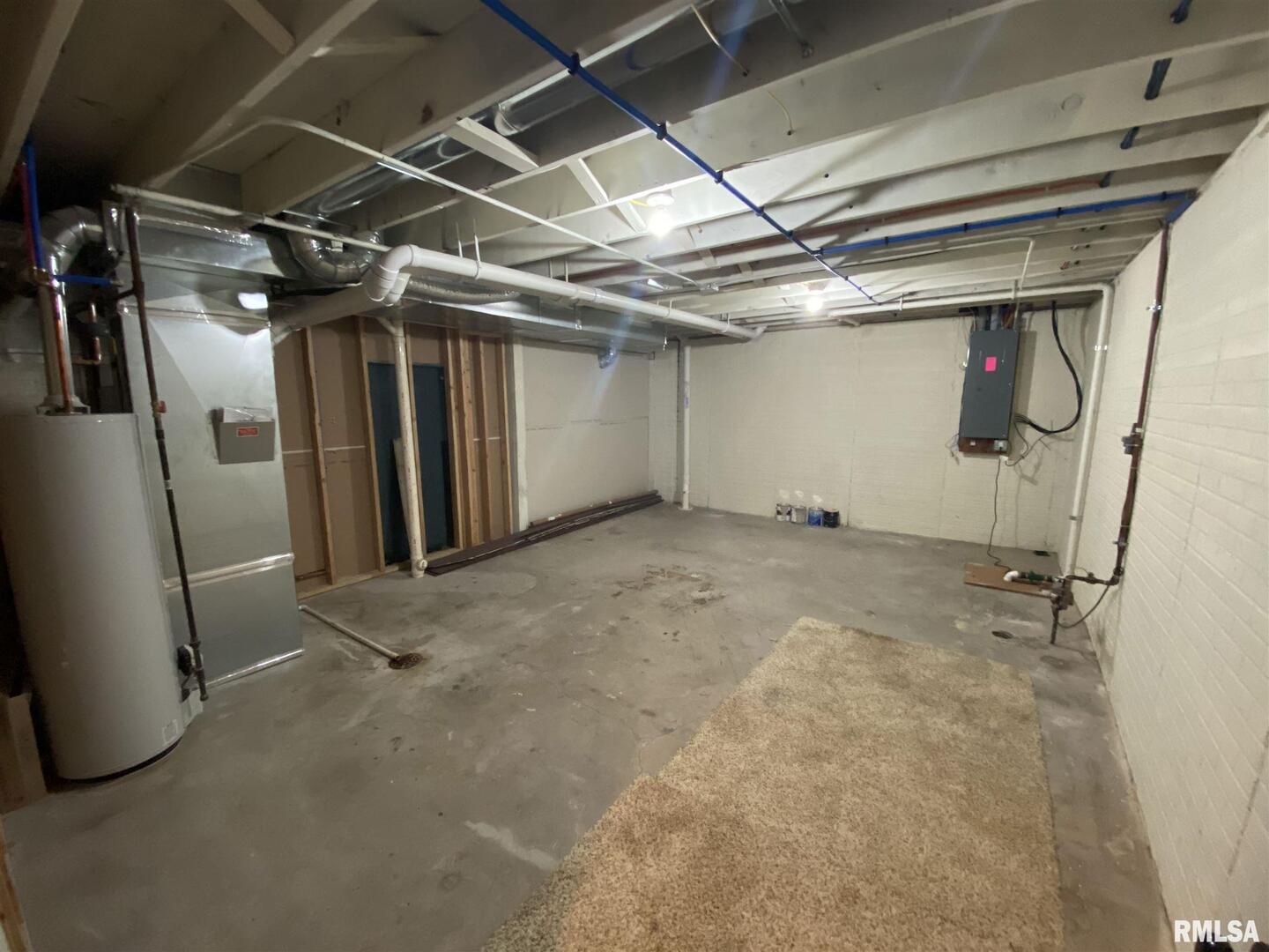 2504 EMERALD Drive