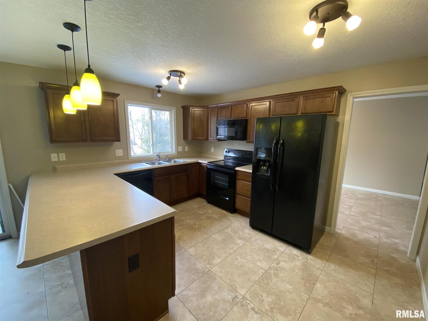 2504 EMERALD Drive
