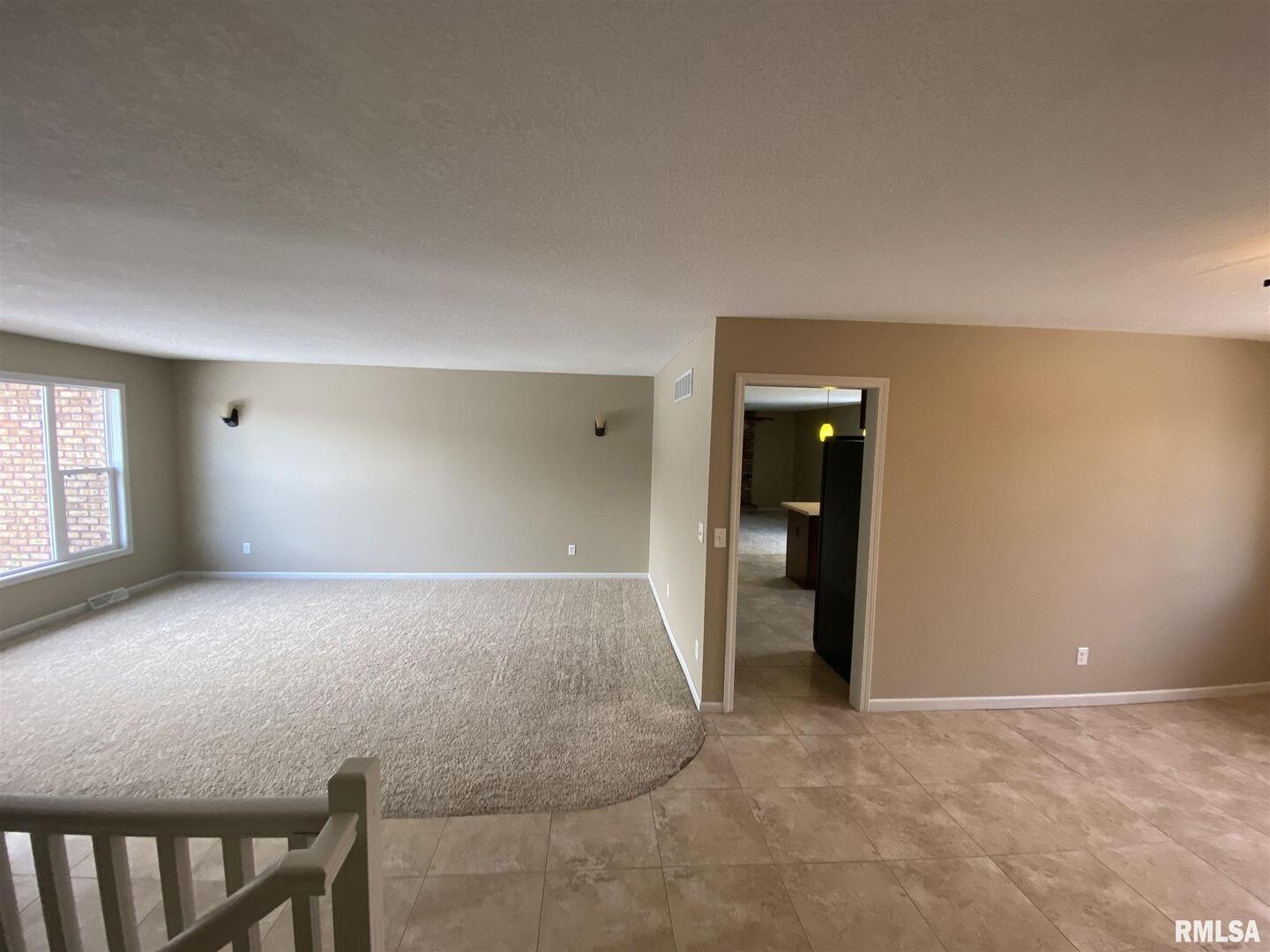 2504 EMERALD Drive