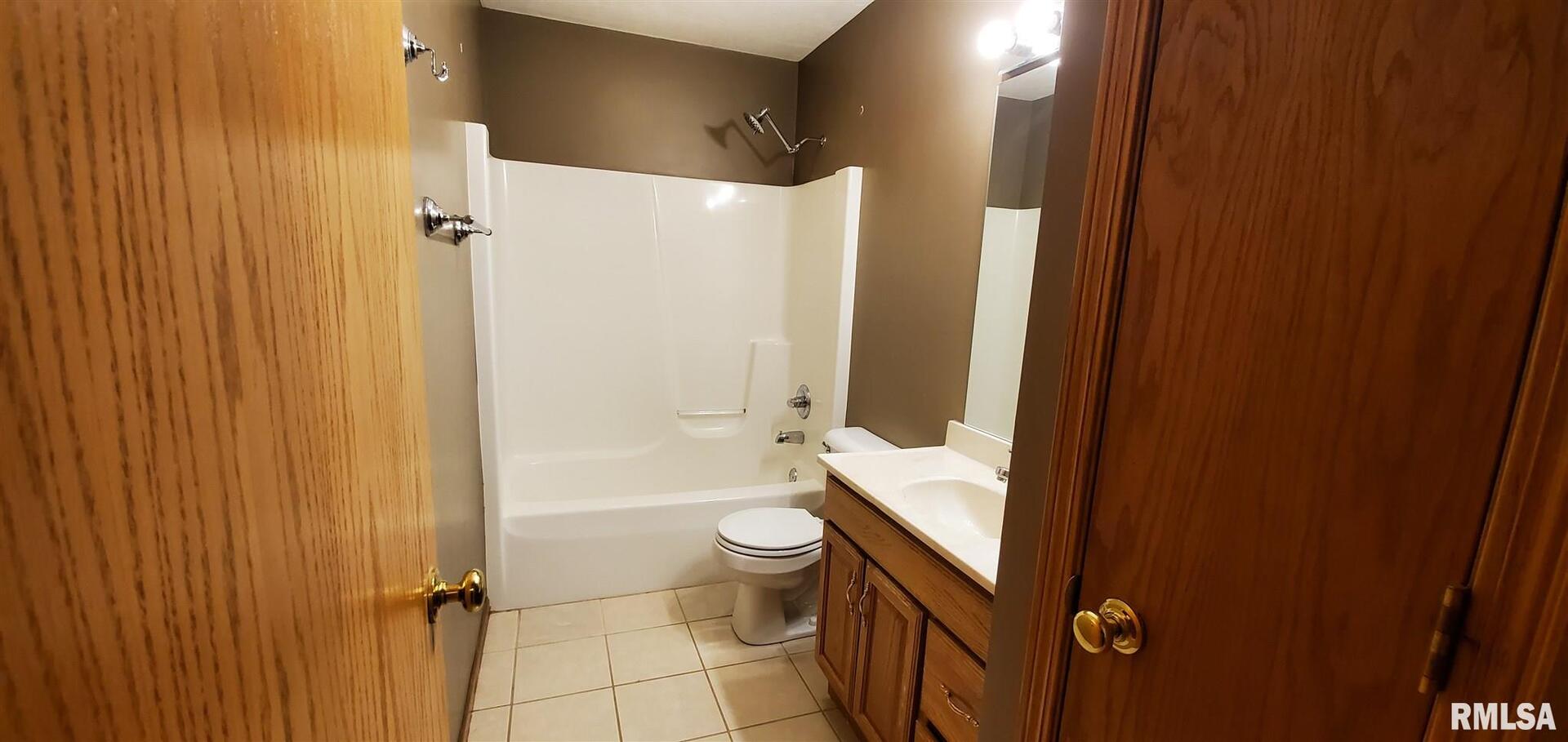 1304 GLENCOE Lane