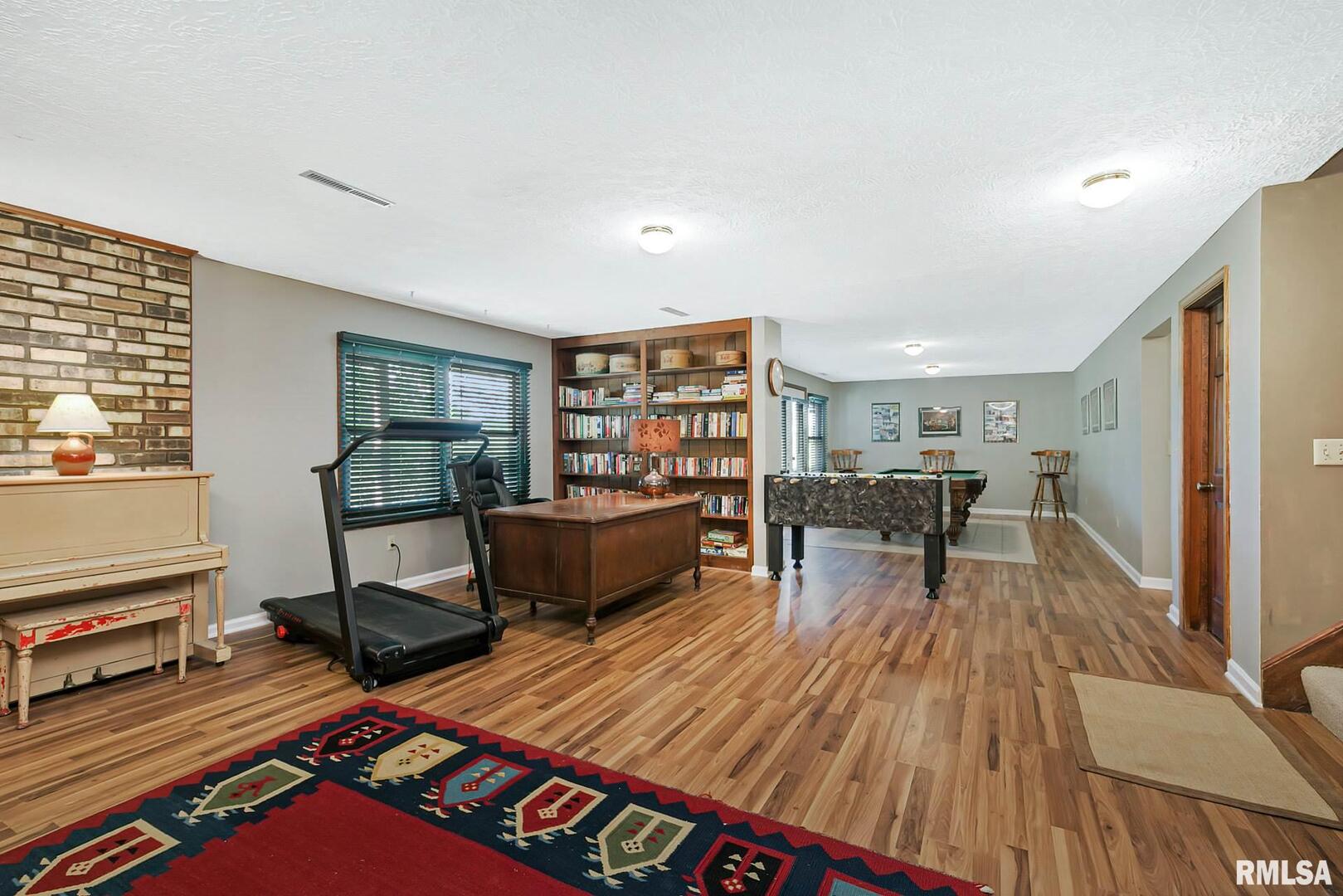 25340 VALLEY Drive