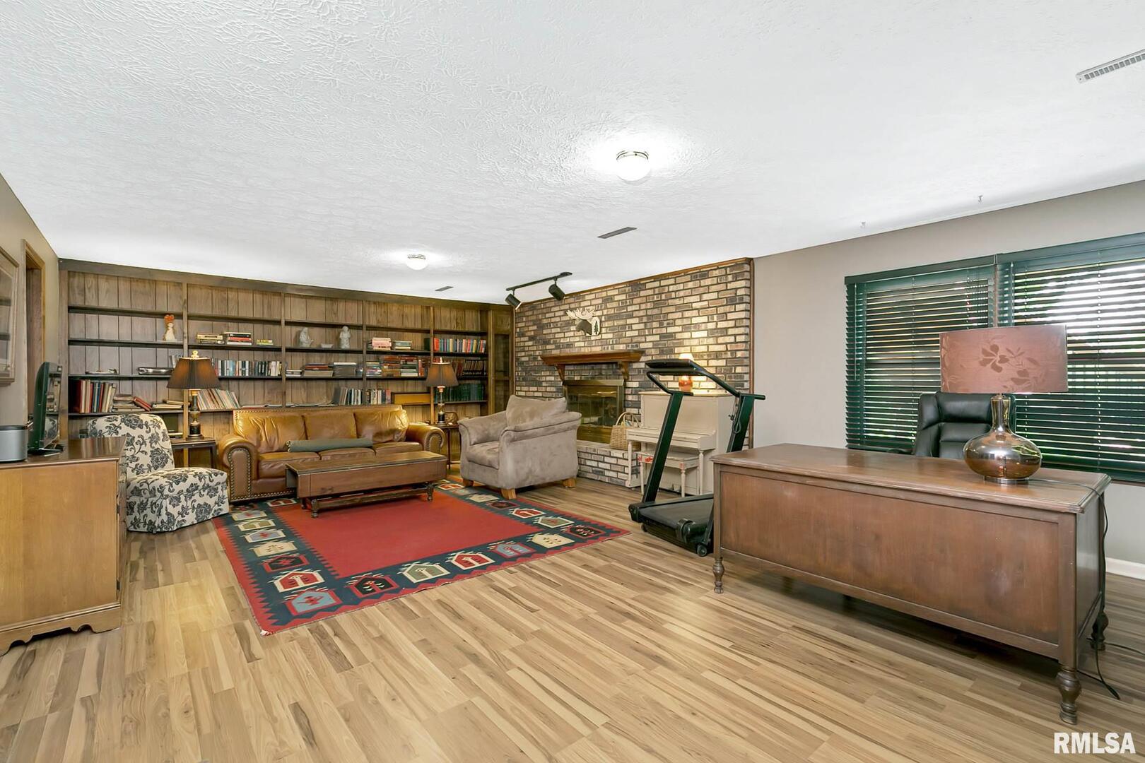 25340 VALLEY Drive