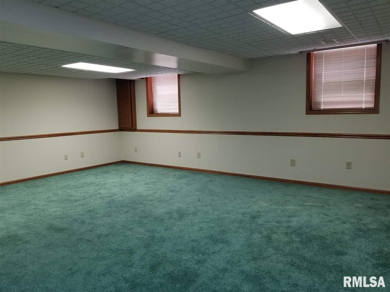 1529 W 49TH Street