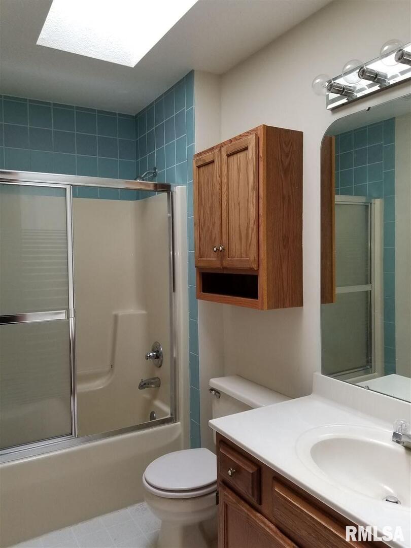 1529 W 49TH Street