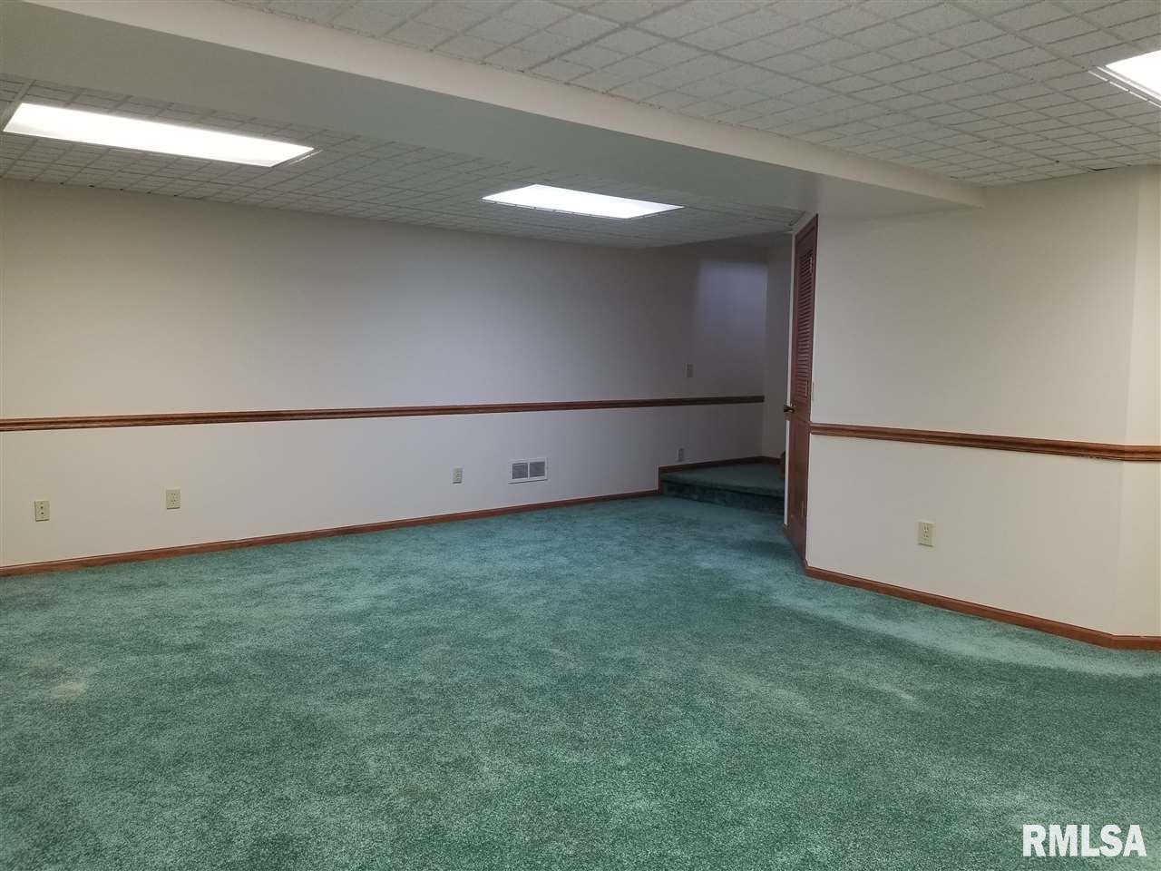 1529 W 49TH Street