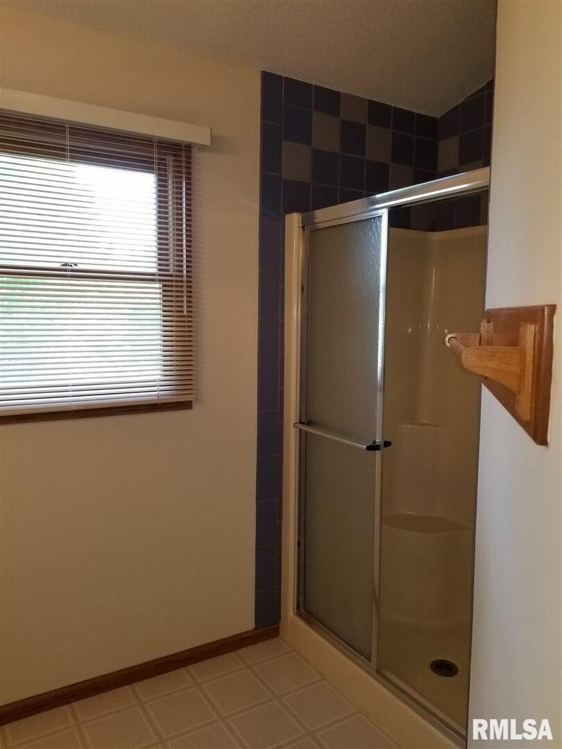 1529 W 49TH Street