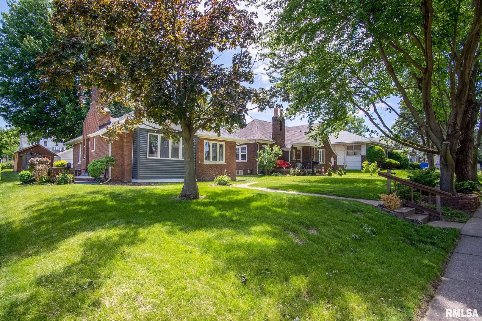 1127 W 16TH Street