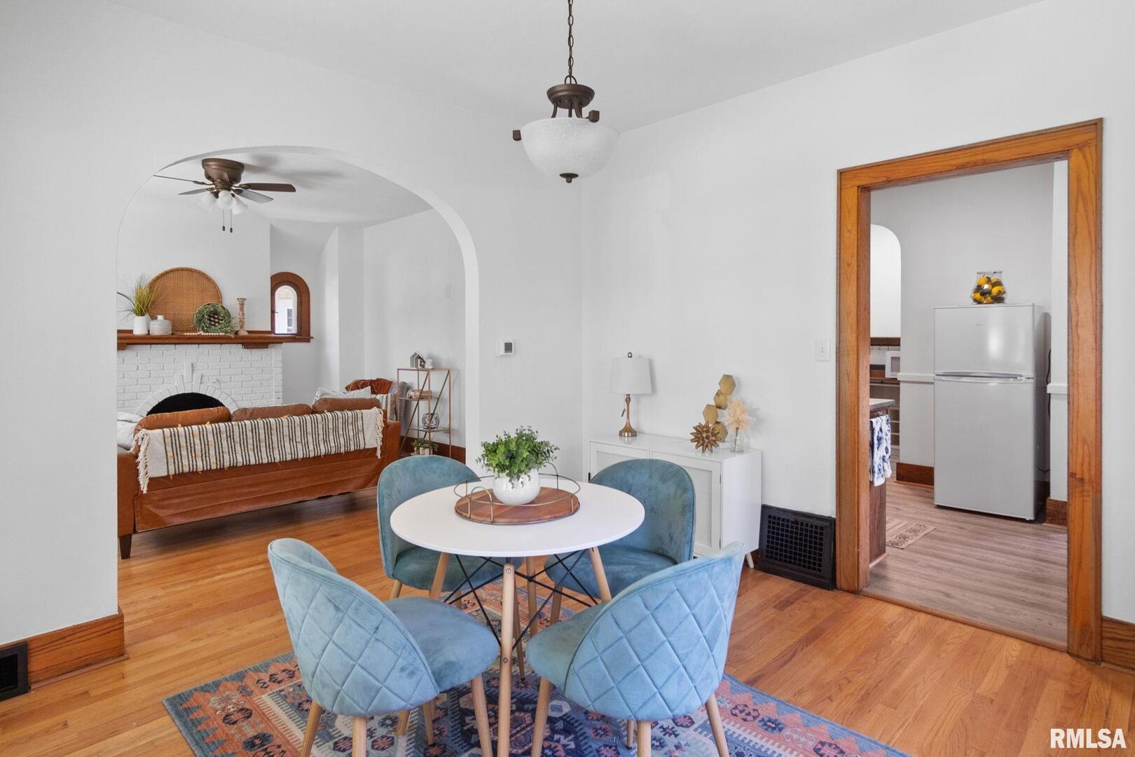 1127 W 16TH Street