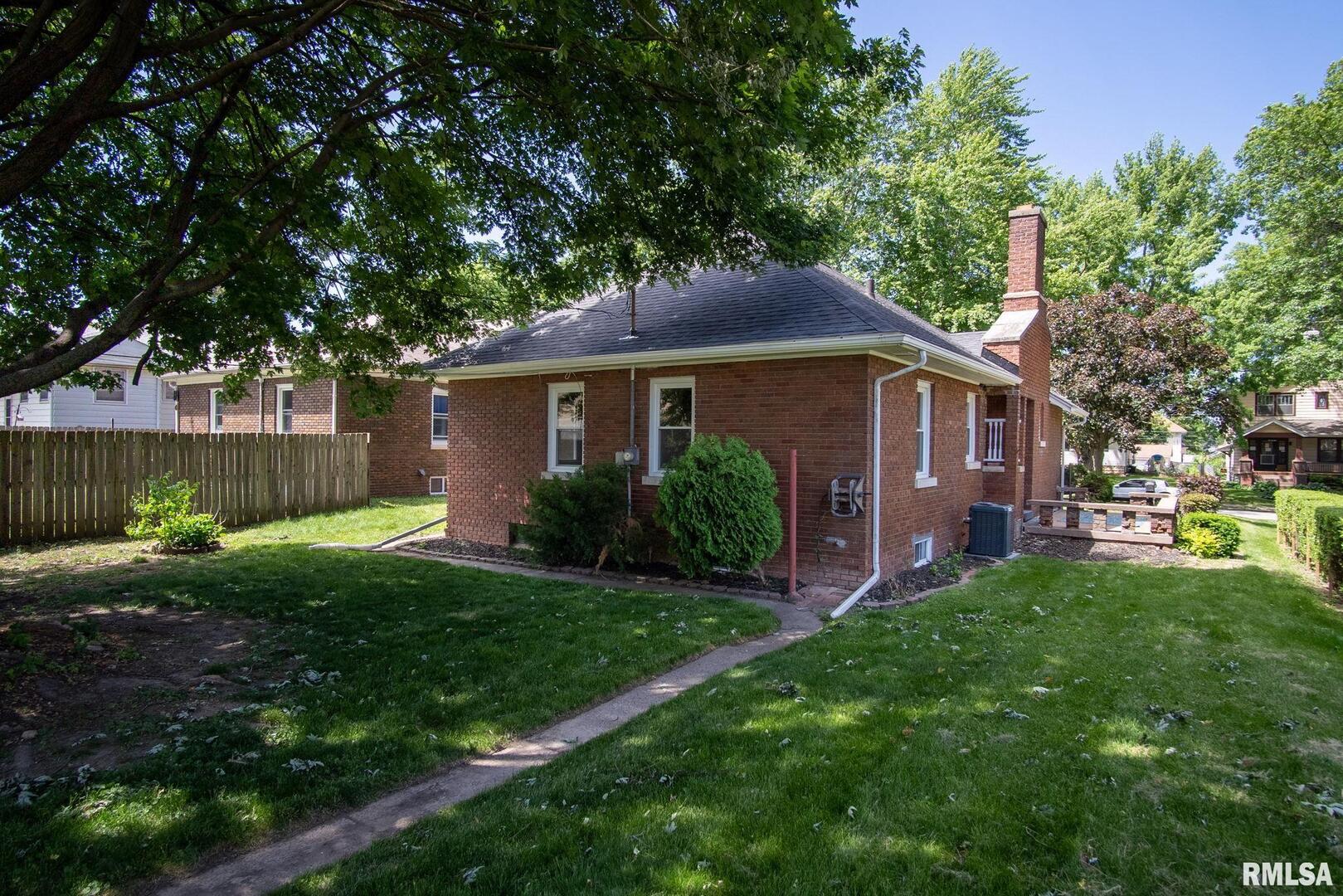 1127 W 16TH Street