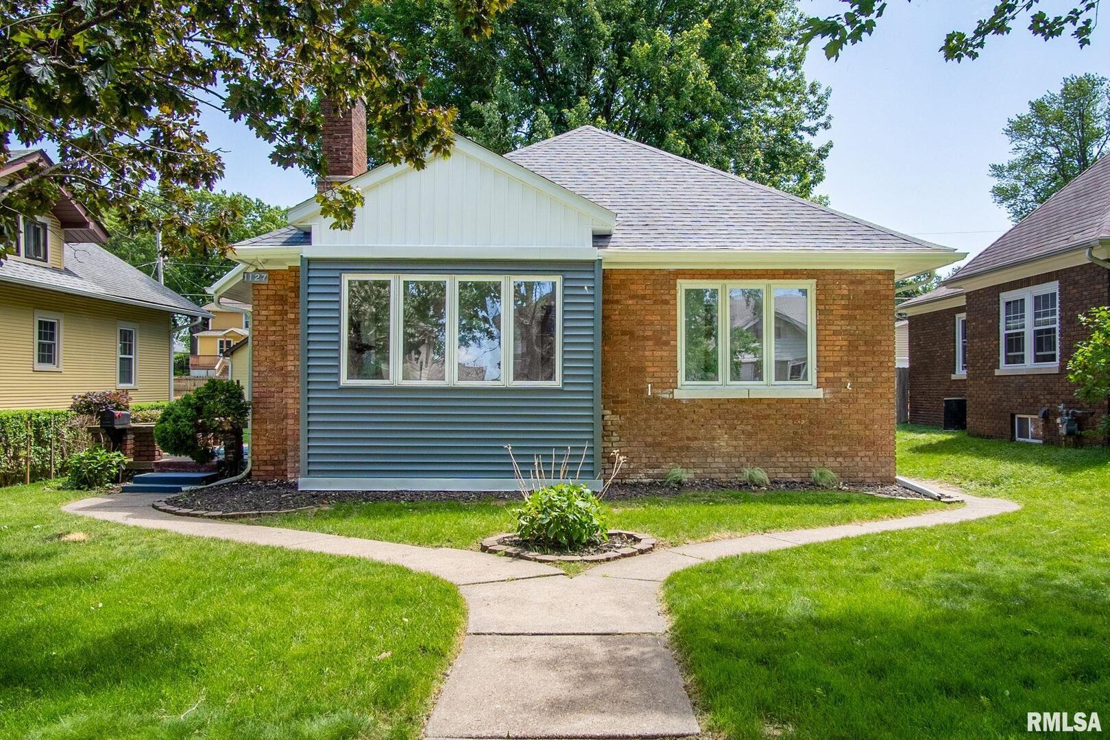 1127 W 16TH Street