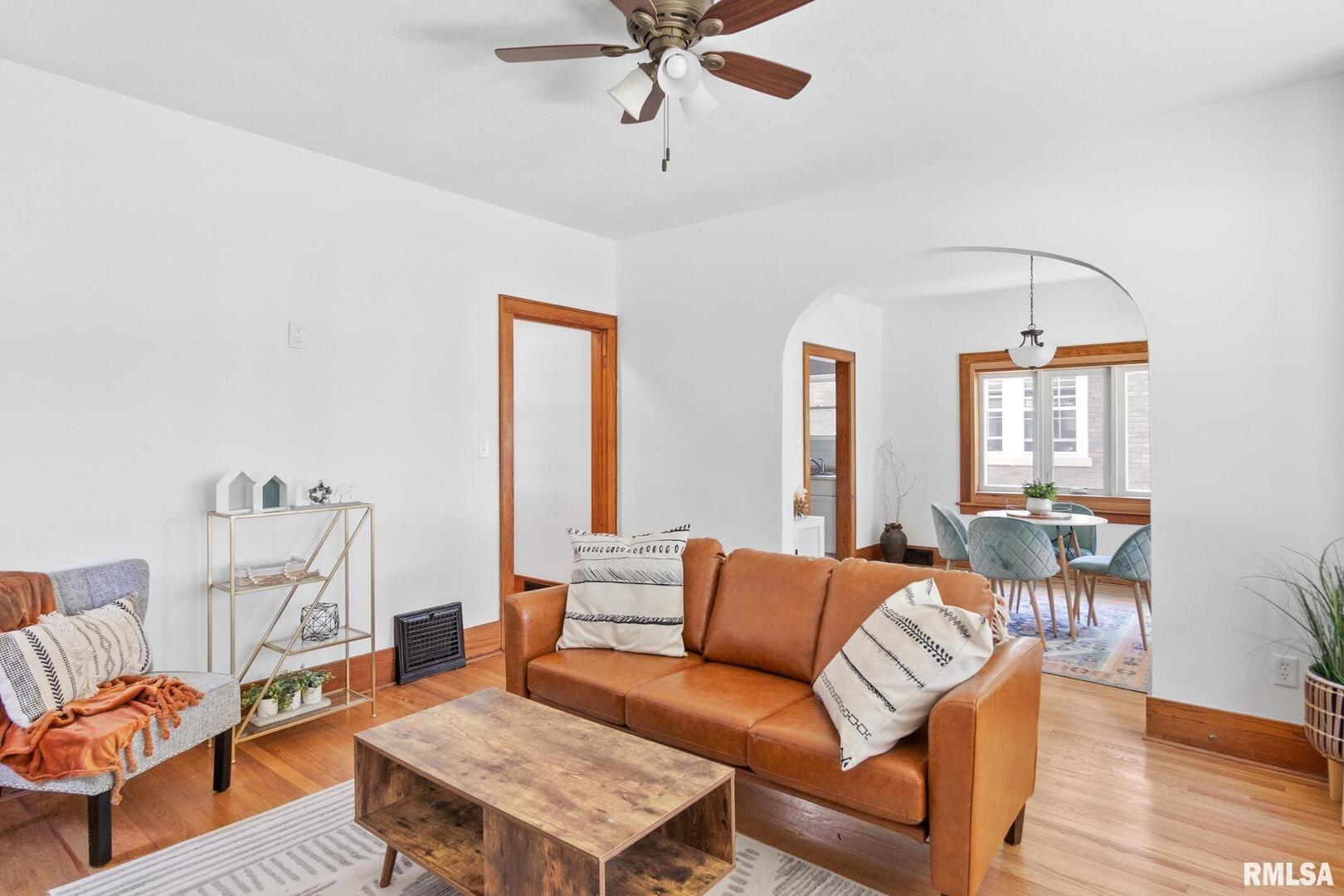1127 W 16TH Street