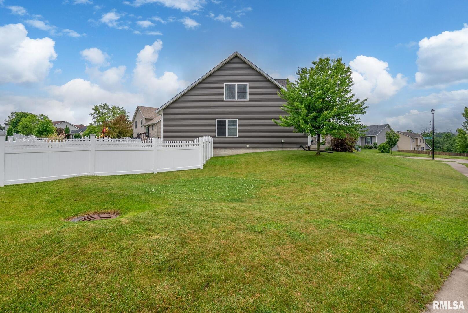 1524 SHAMROCK Drive