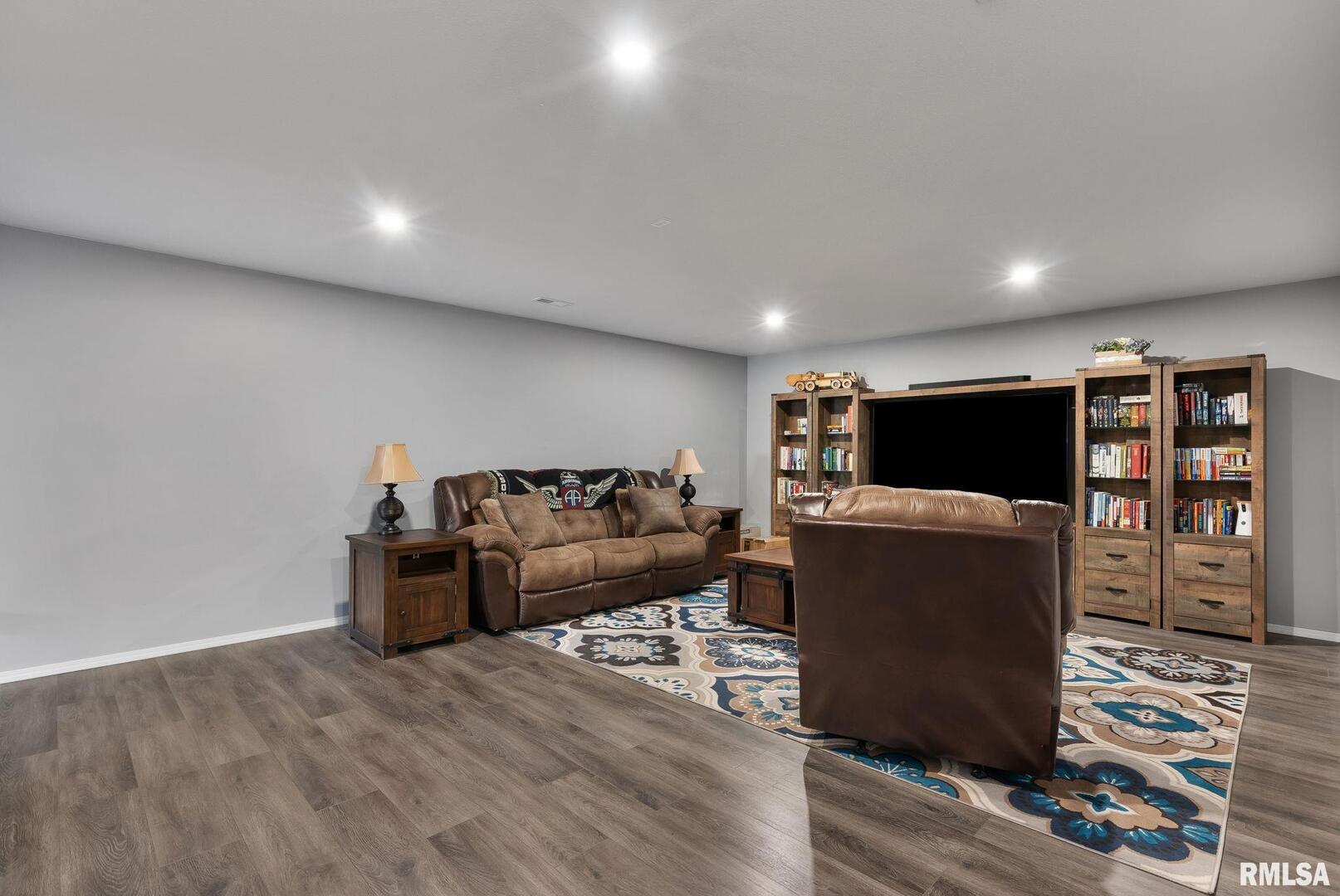 1524 SHAMROCK Drive