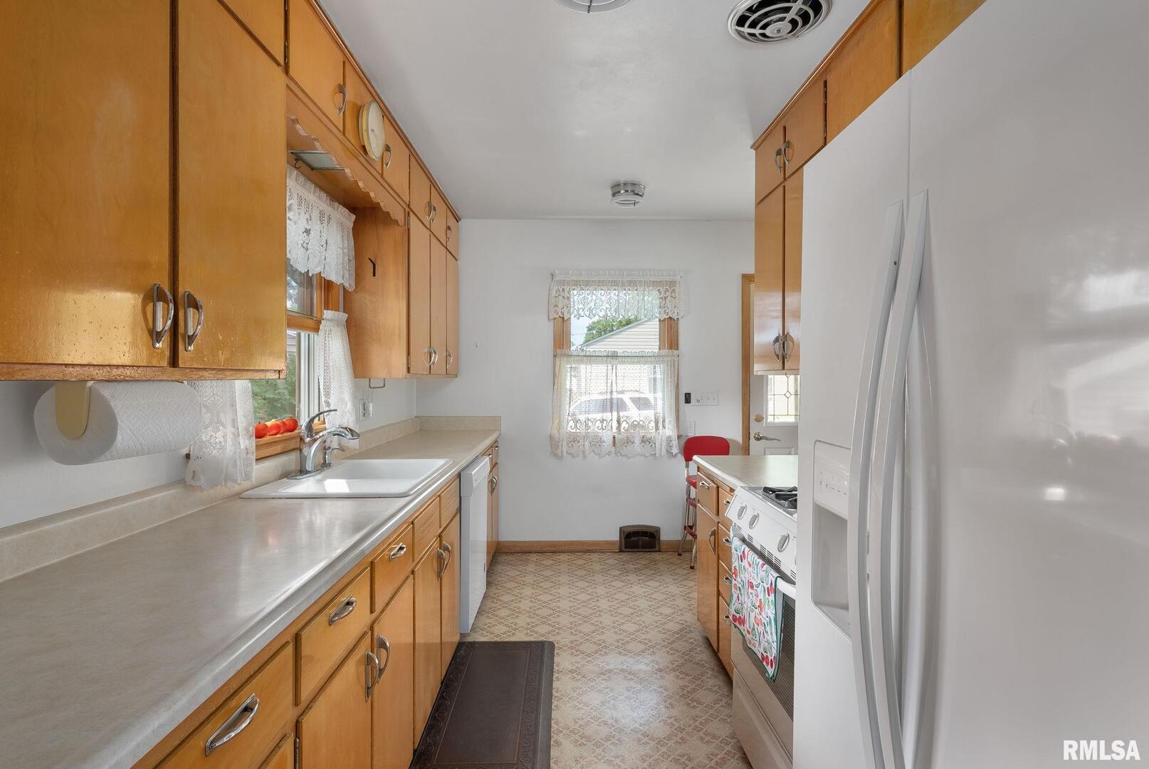 2048 35TH Street