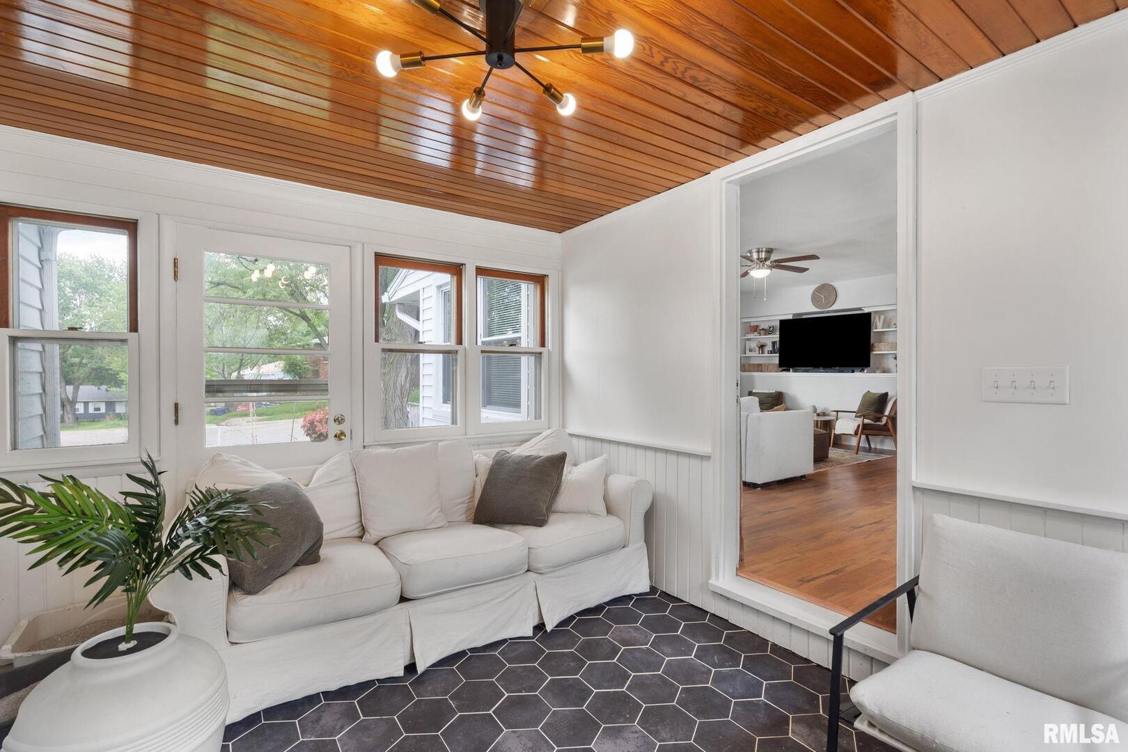 3214 TREMONT Avenue