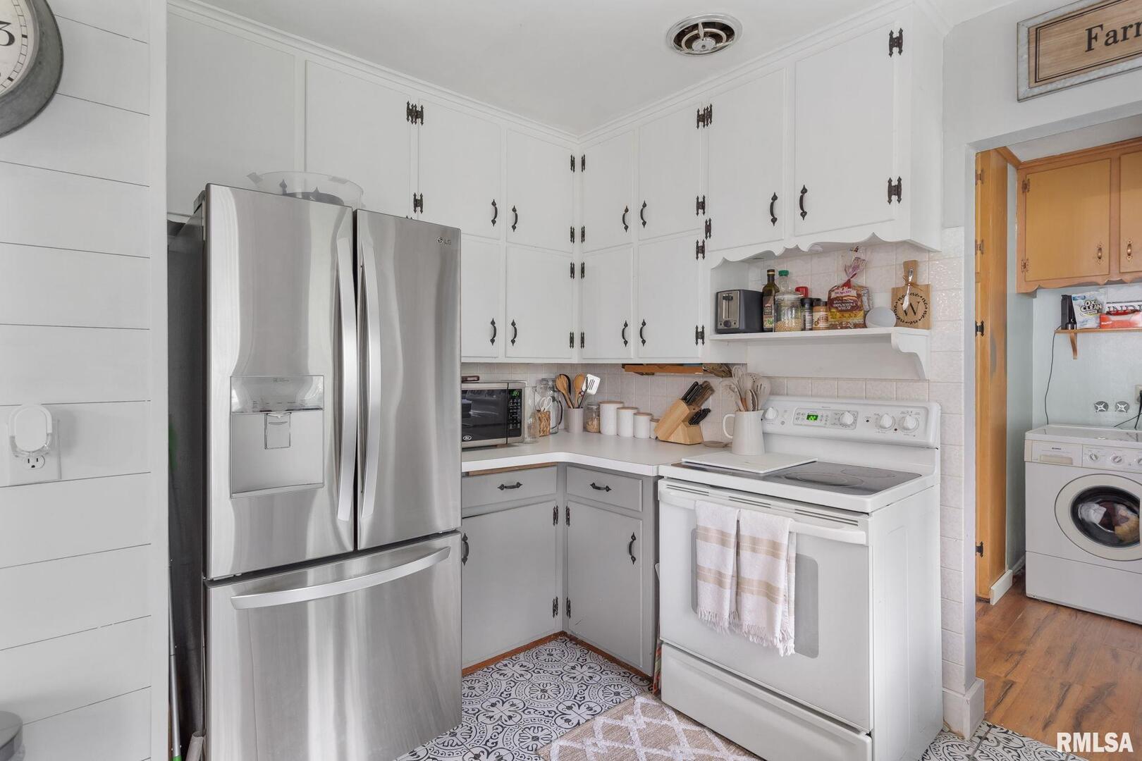 3214 TREMONT Avenue