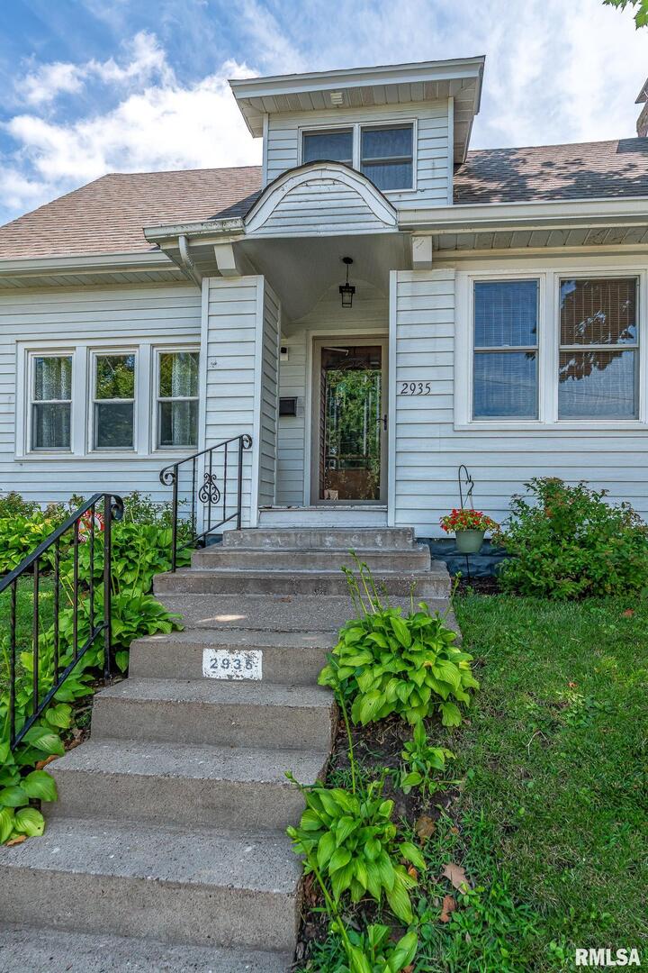 2935 IOWA Street