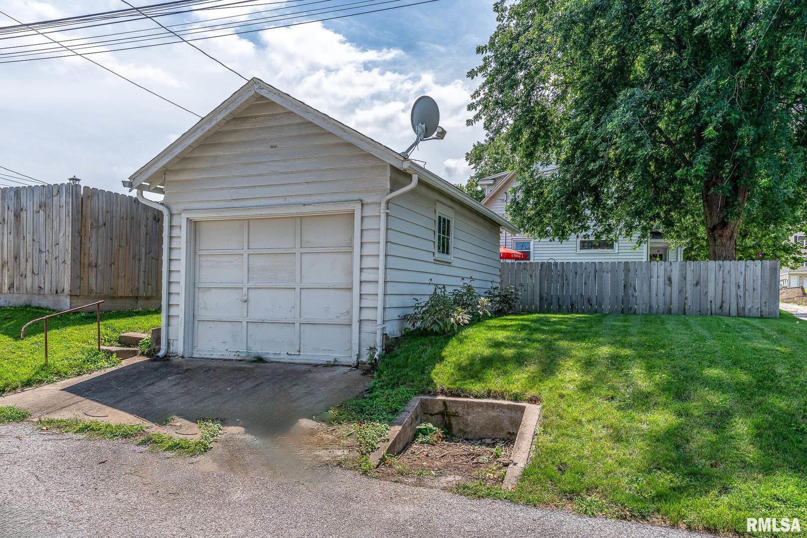 2935 IOWA Street