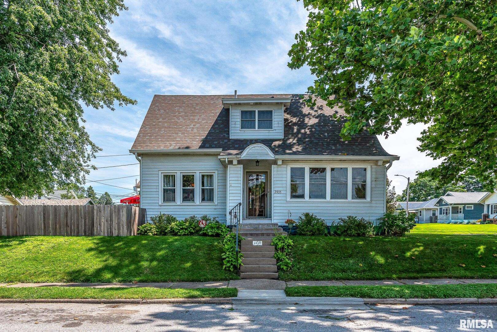 2935 IOWA Street