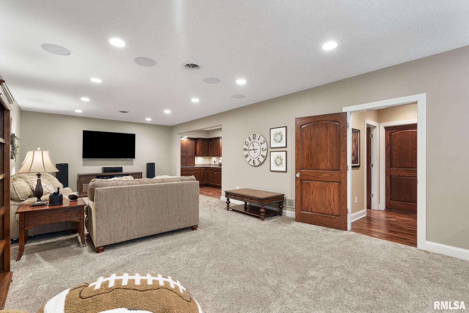 6165 LAKELAND Court