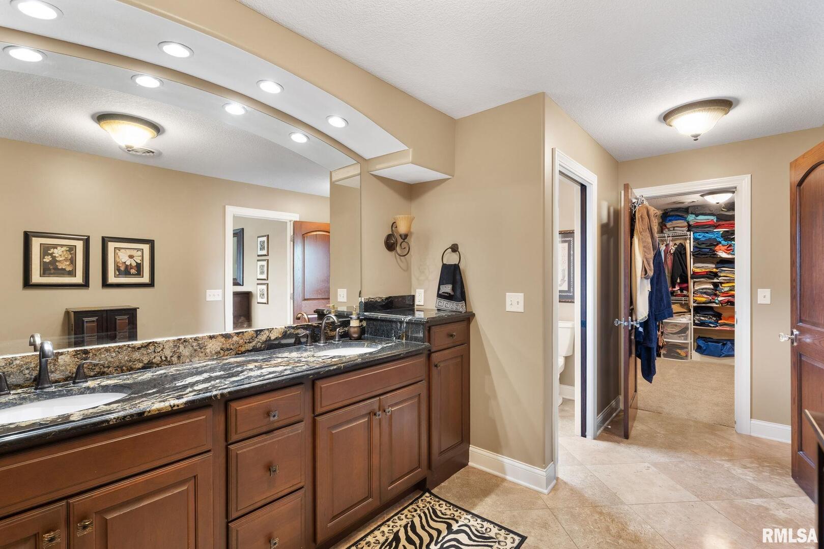 6165 LAKELAND Court