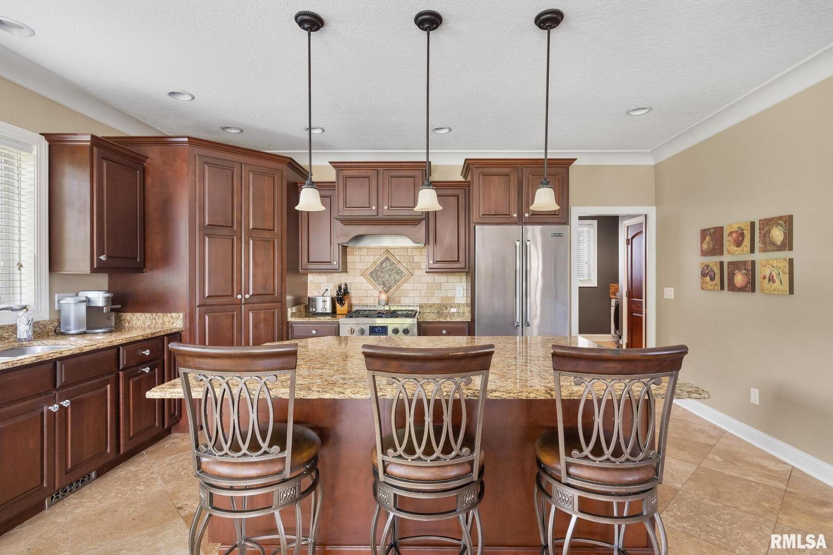 6165 LAKELAND Court