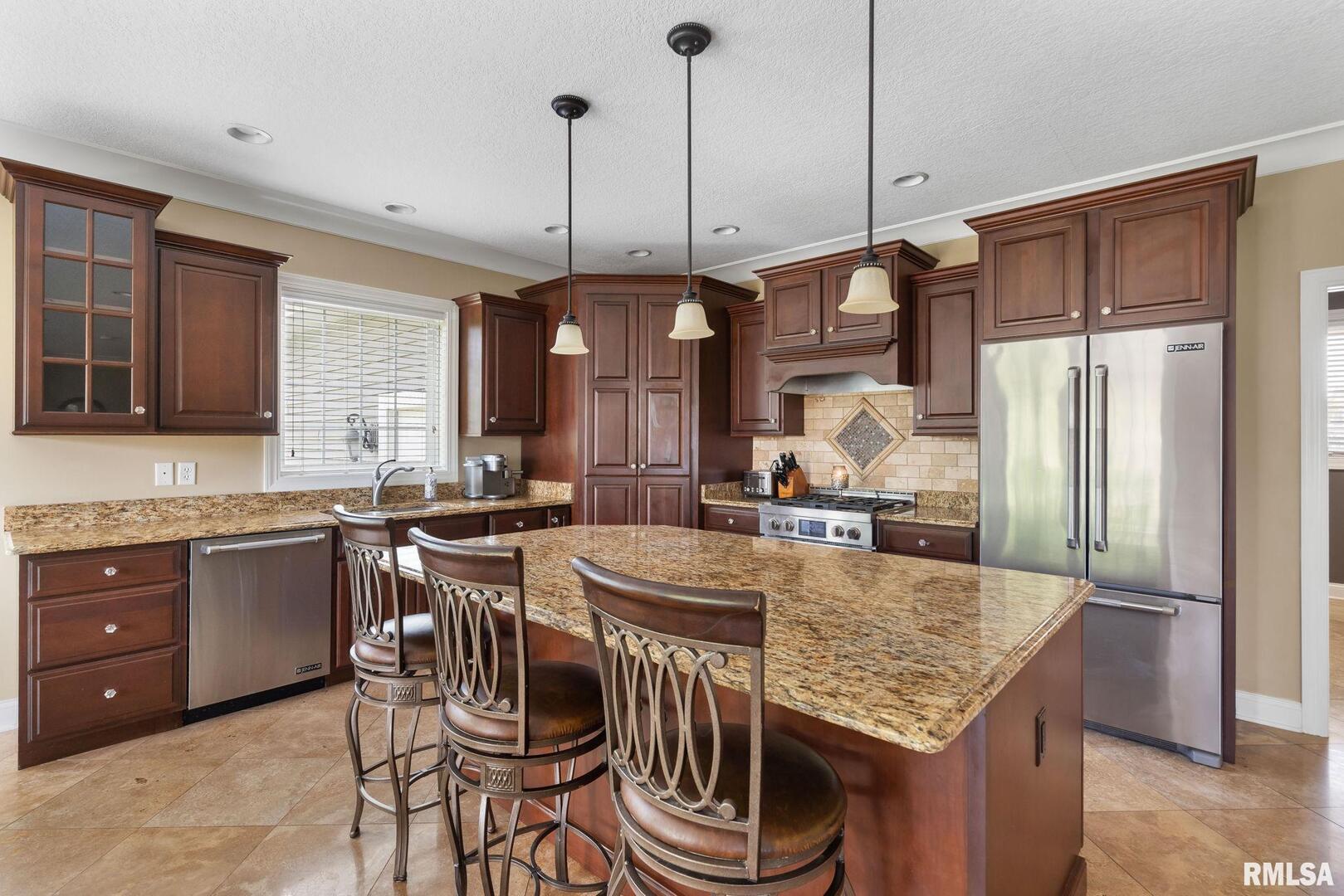 6165 LAKELAND Court