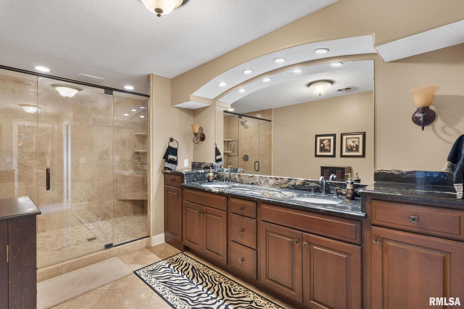 6165 LAKELAND Court