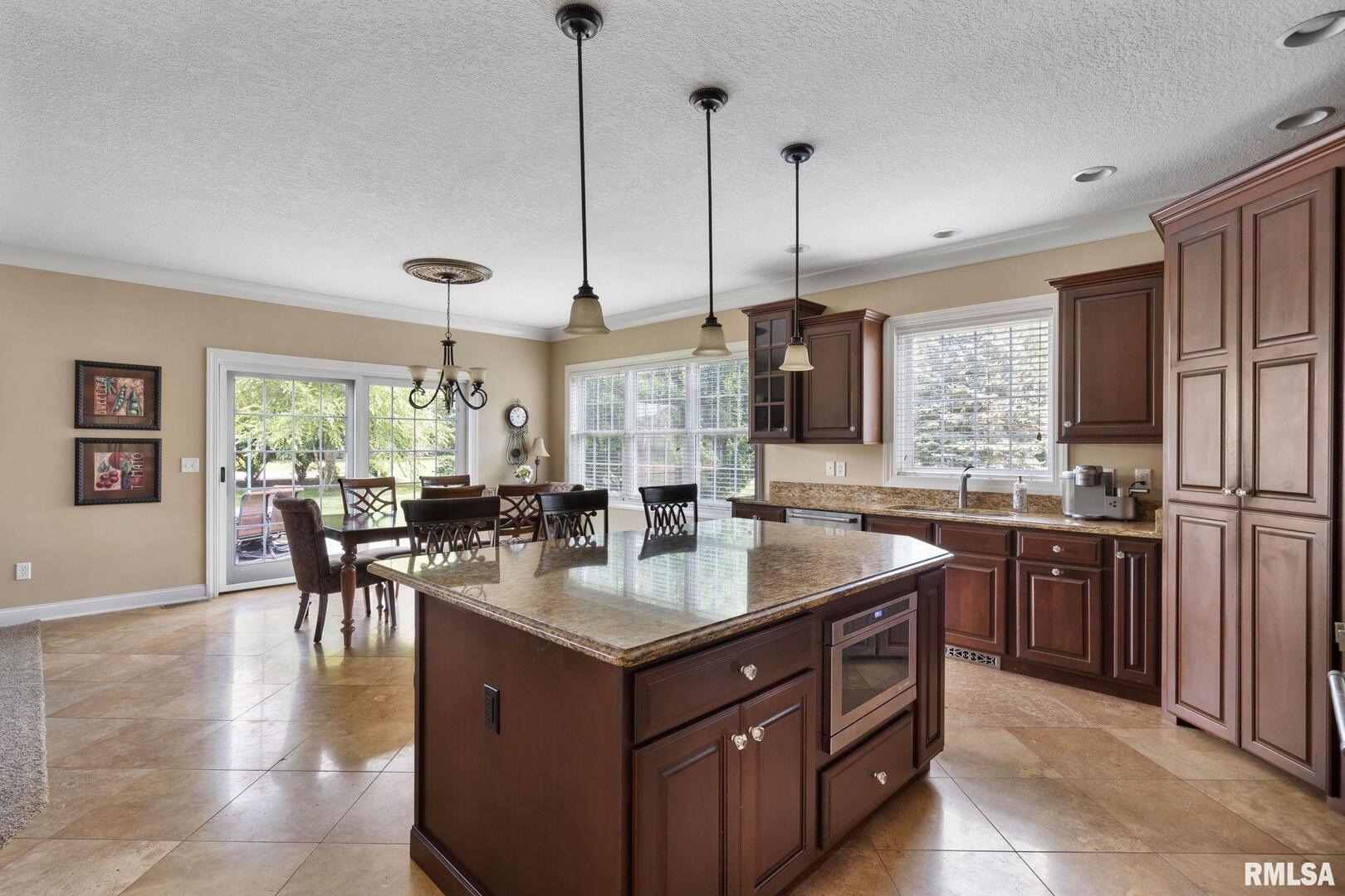 6165 LAKELAND Court