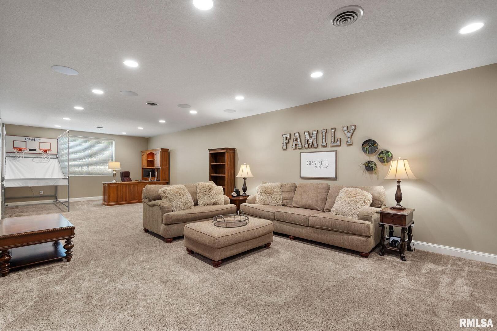 6165 LAKELAND Court