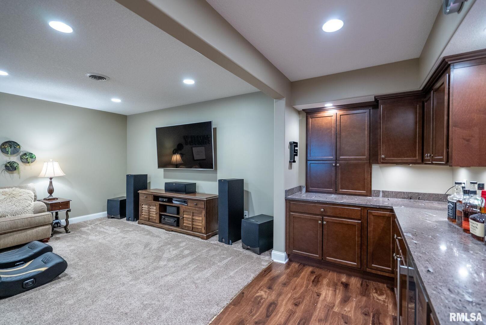 6165 LAKELAND Court
