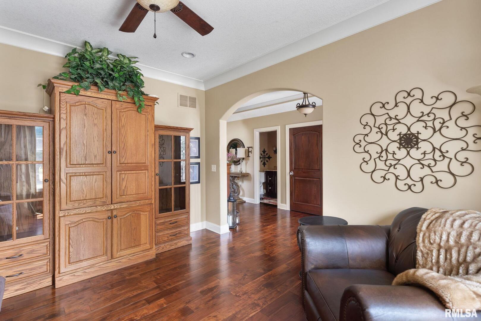 6165 LAKELAND Court