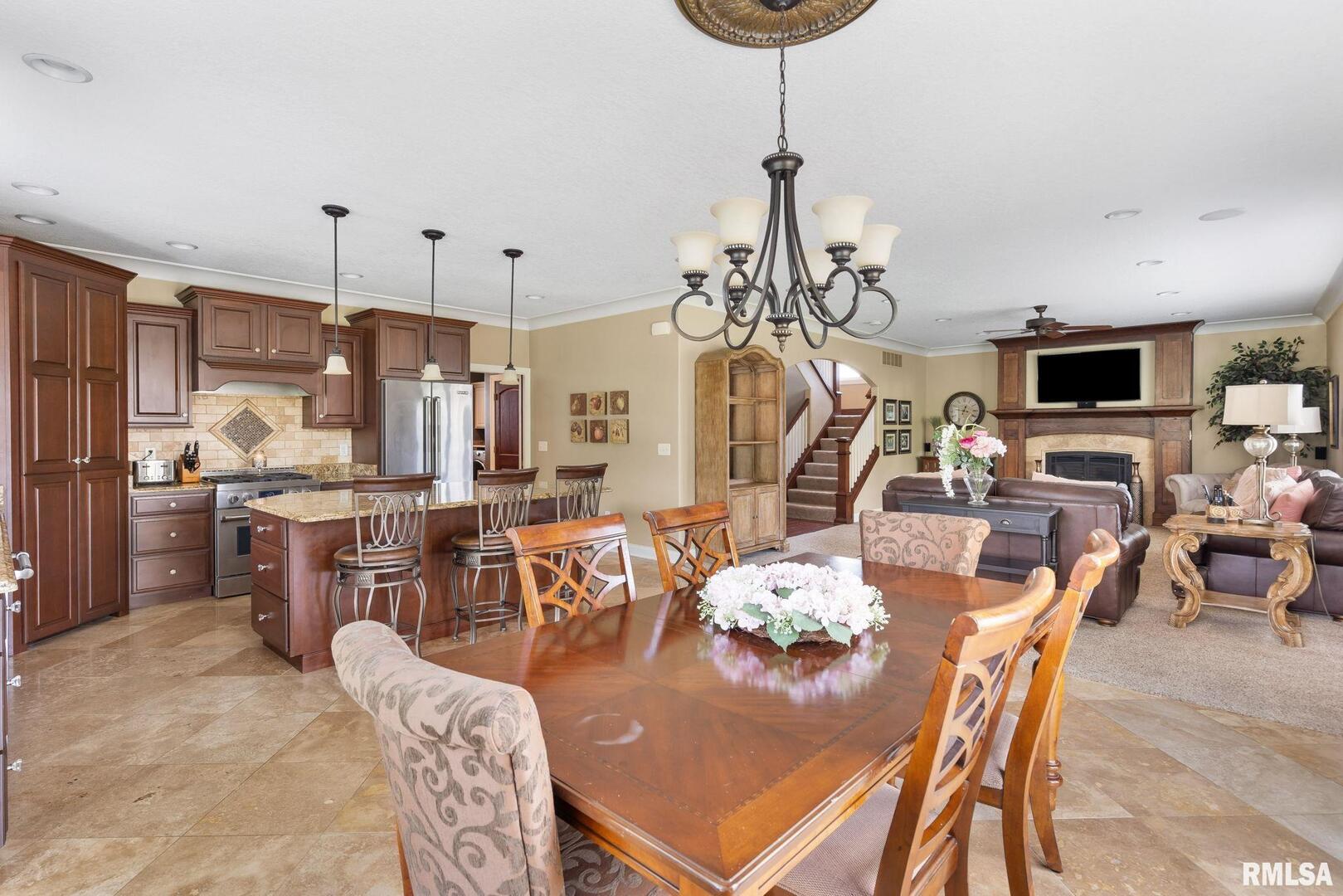 6165 LAKELAND Court
