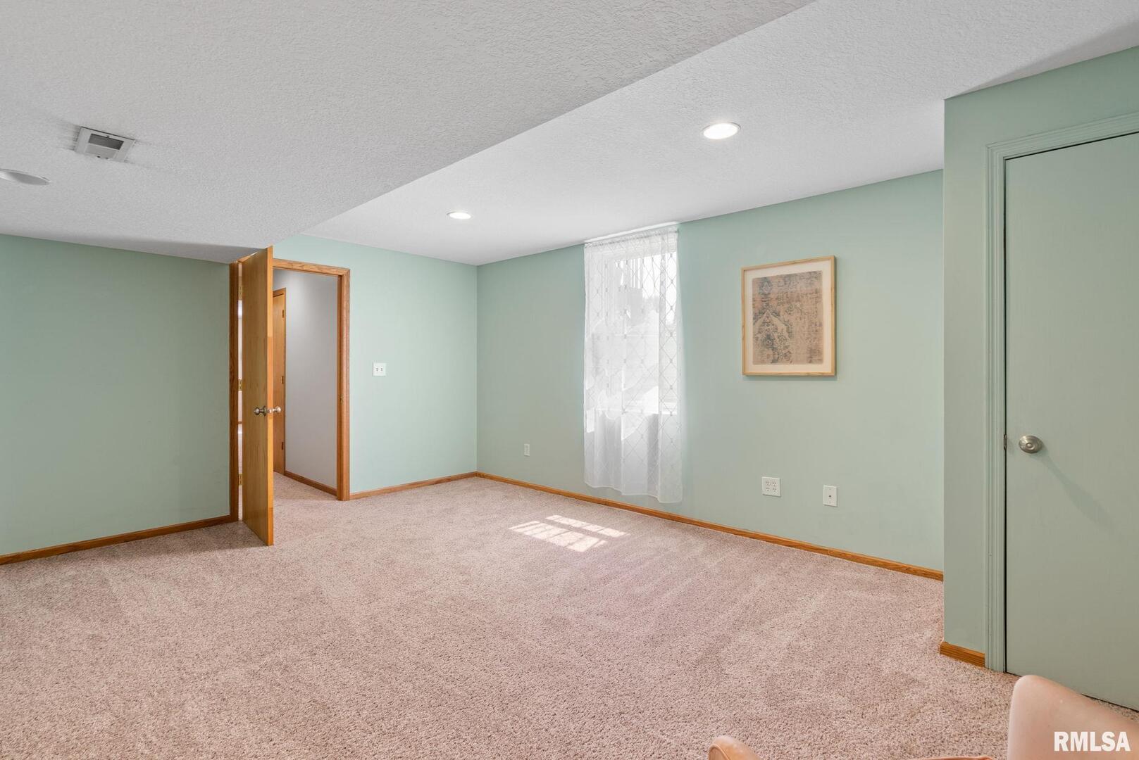 5824 WOODLAND Avenue