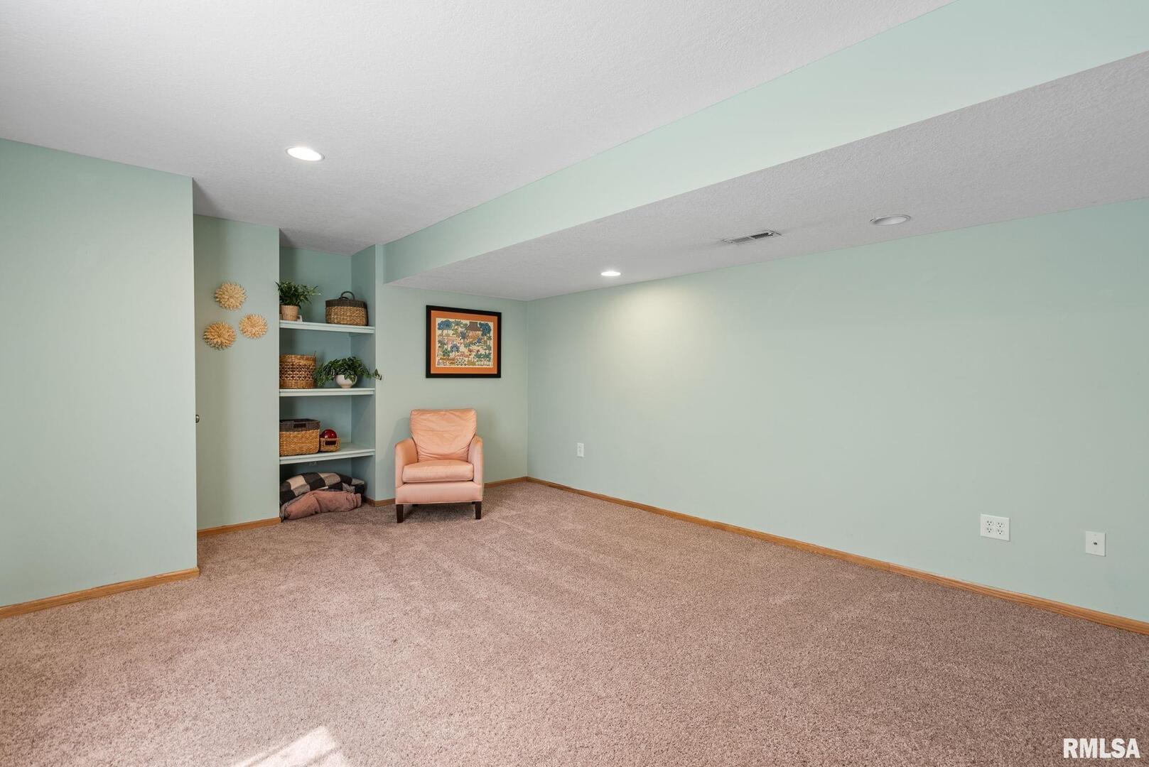 5824 WOODLAND Avenue