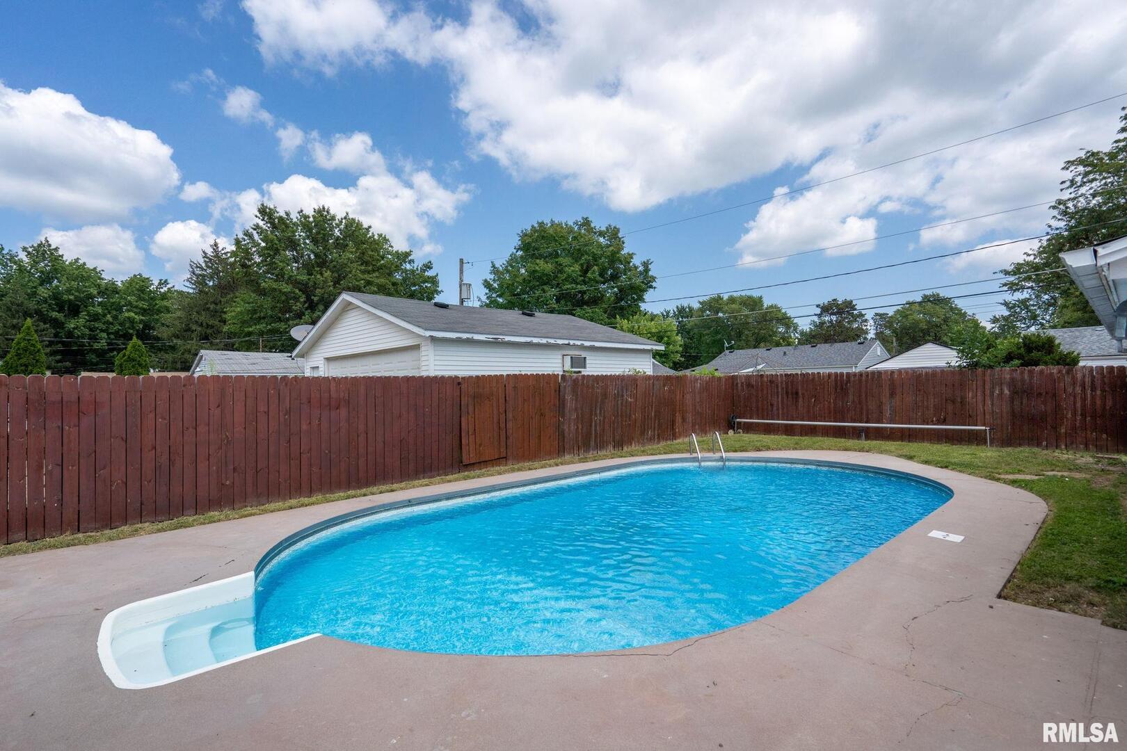 6711 RIDGE Drive
