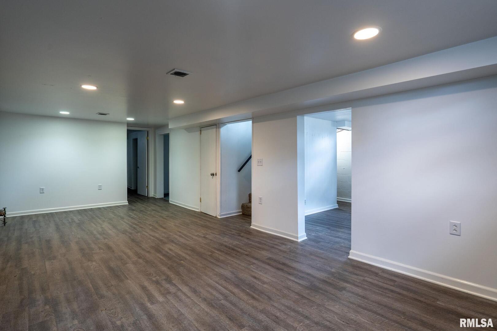 6711 RIDGE Drive