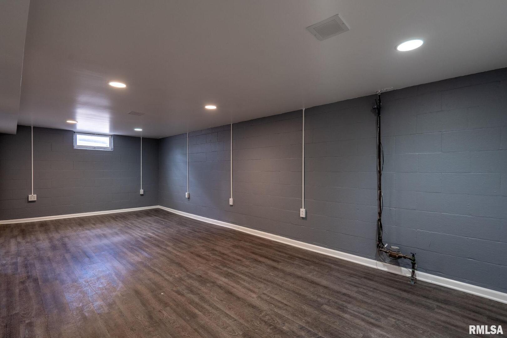 6711 RIDGE Drive