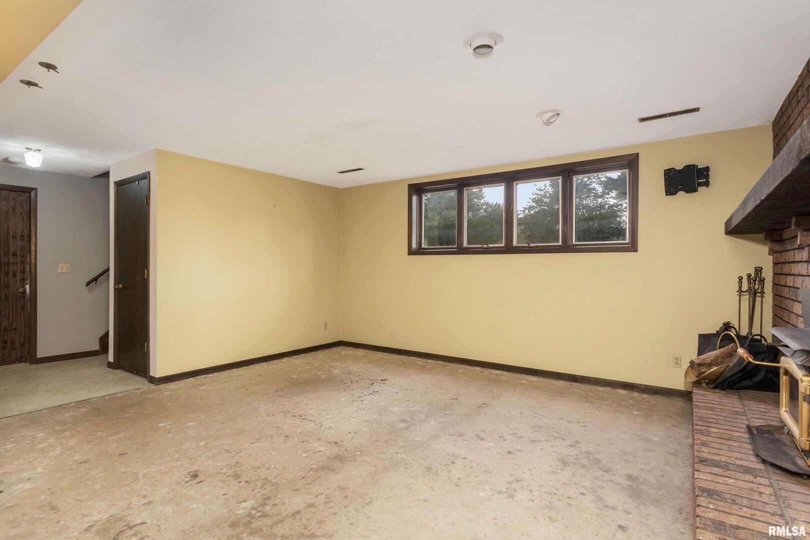 2735 DANIELS Court