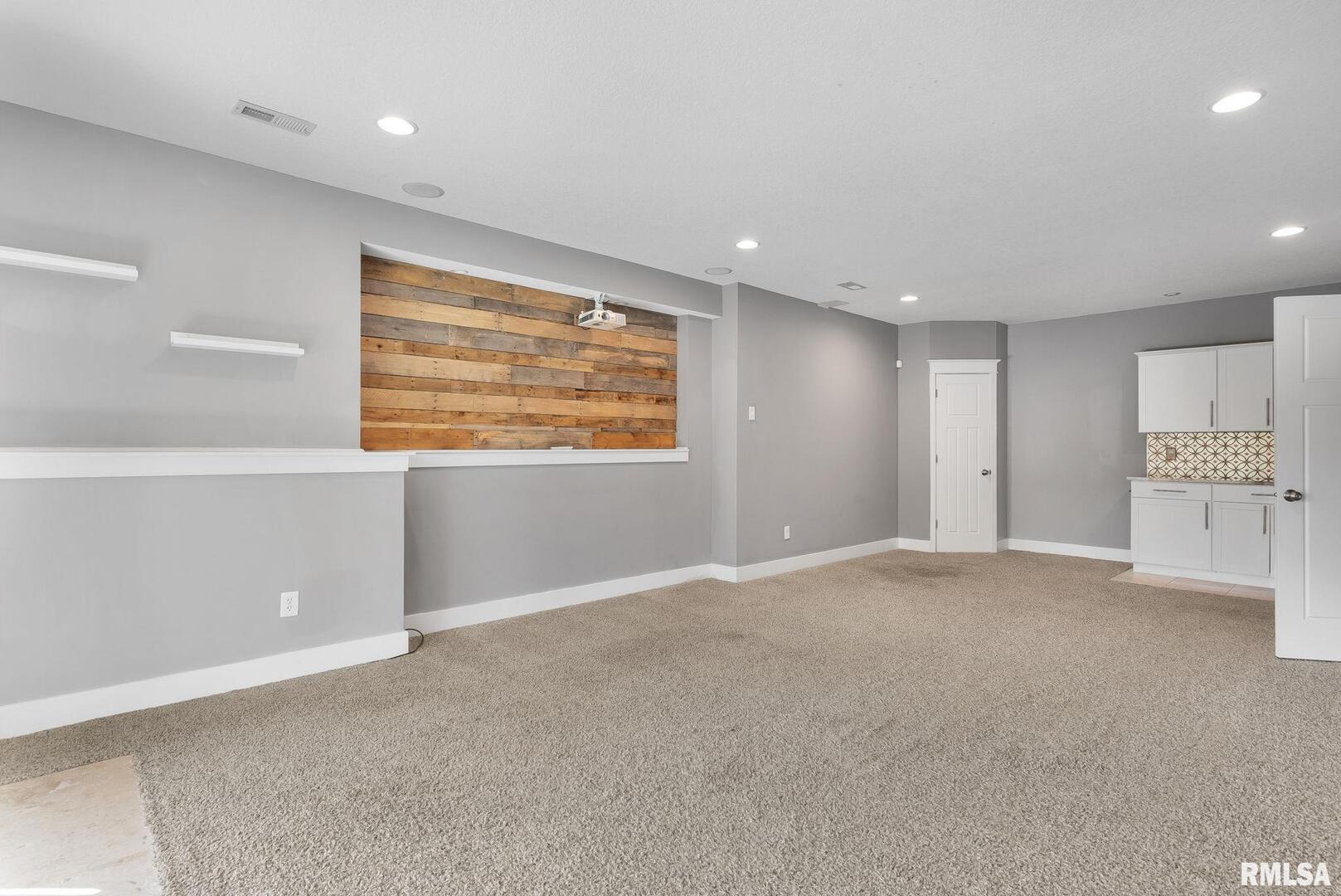 1609 SHAMROCK Drive